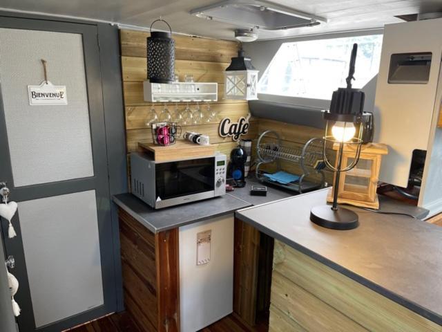 Exceptionnel Bateau Maison Reine Mathilde Ouistreham Buitenkant foto