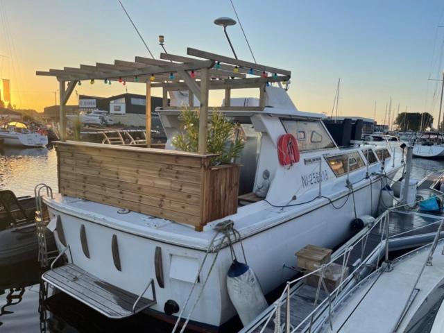 Exceptionnel Bateau Maison Reine Mathilde Ouistreham Buitenkant foto